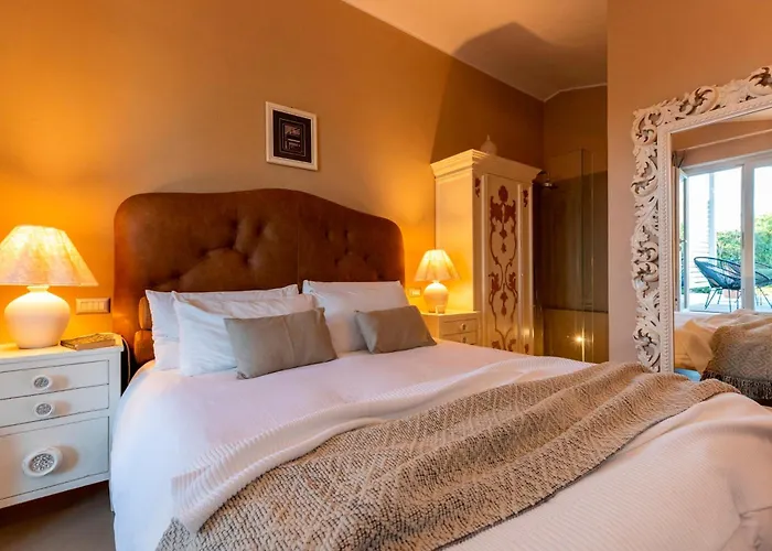 Baia L'aura 10, Emma فيلة إيسبيكا